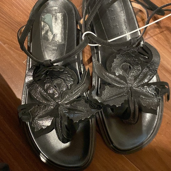 Marni / black flower embellished ankle wrap t-strap leather sandals 36 6 - Picture 5 of 9